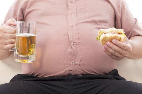 junk food alkohol és elhízás, mint pikkelysömör okai a lábakon